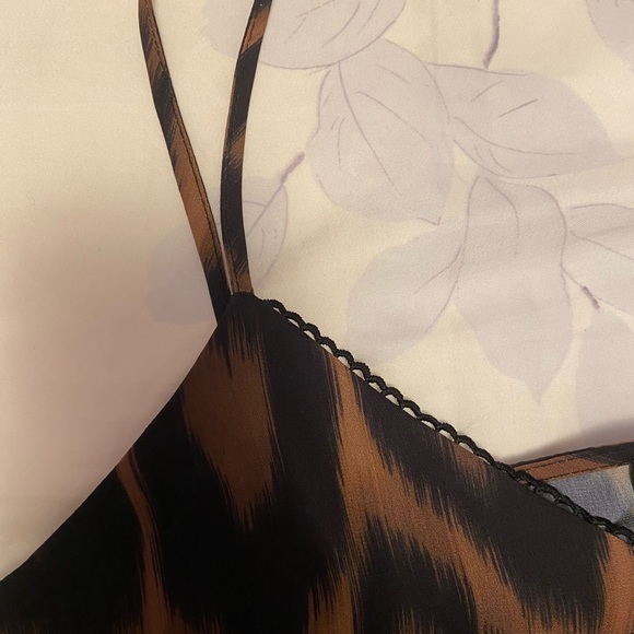 Le Chateau Cheetah Print Top - Picture 2 of 4